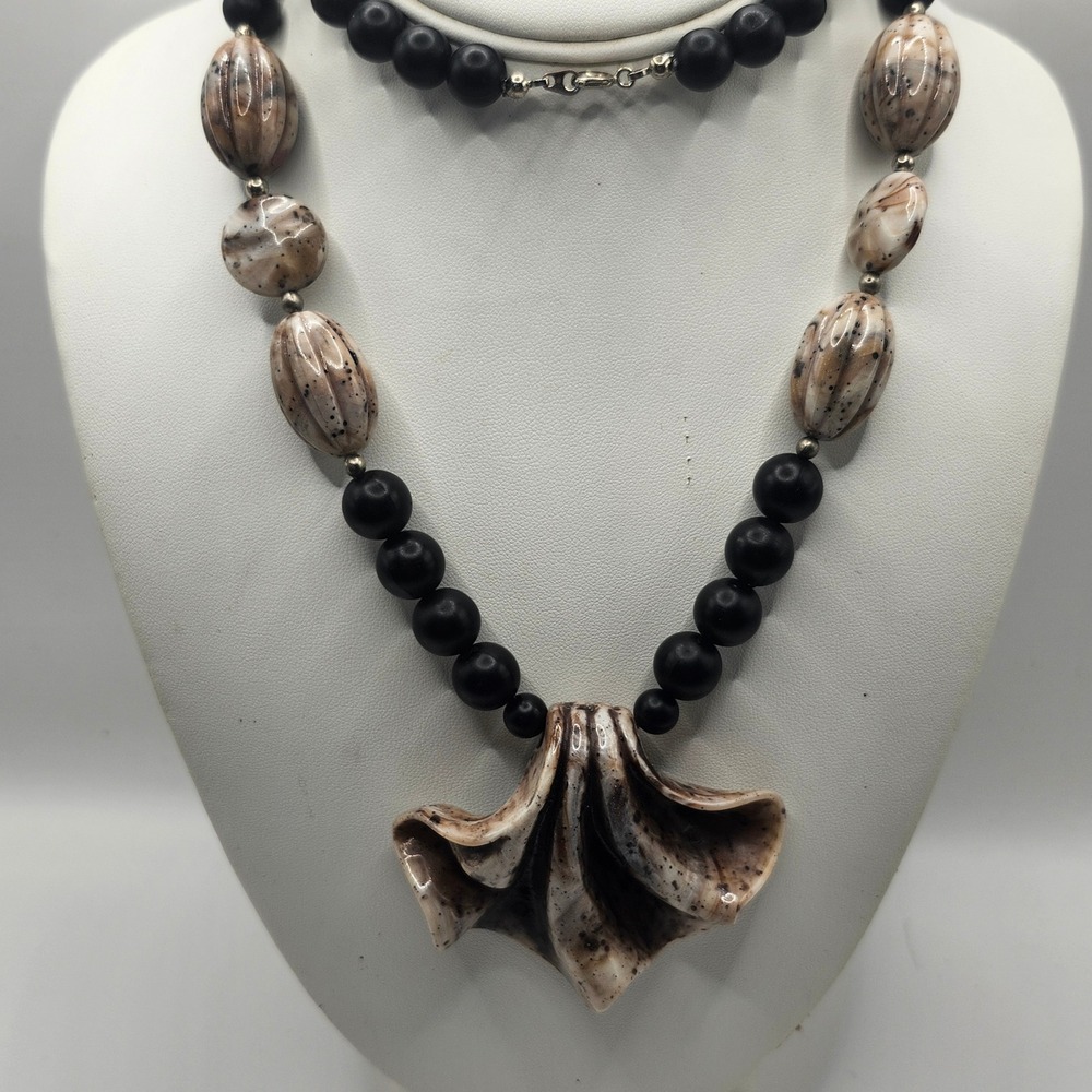 Artisan Sculptural Ruffle Pendant Beaded Necklace Black Brown Marbled Tan Vtg‎